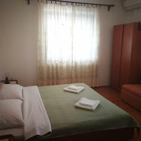 Guest house Bire ***