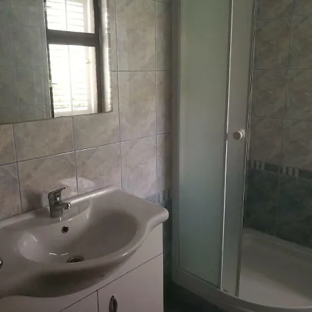 Guest house Bire ***